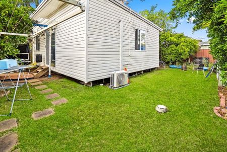 Modern 2-Bedroom Granny Flat in Prime Location - Photo 5