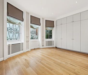 3 bedroom flat in London - Photo 3