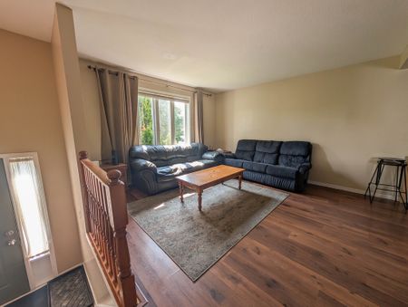 **ALL INCLUSIVE** STUDENT ROOMS FOR RENT IN WELLAND!! - Photo 4