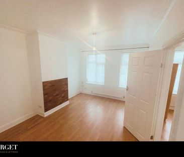3 bedroom flat to rent - Photo 1 | Rentumo