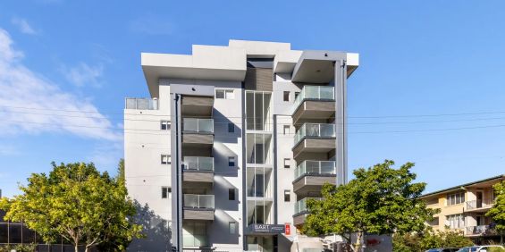 Inner-City Living with Pool & Secure Parking - Photo 3