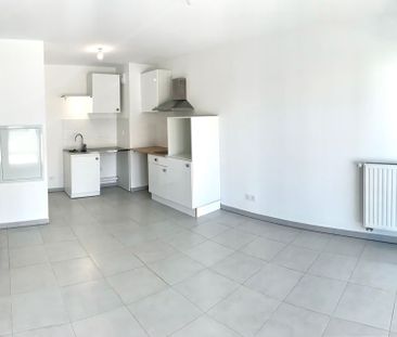 LE PUY SAINTE REPARADE APPARTEMENT T2 TERRASSE ET PARKING, - Photo 4