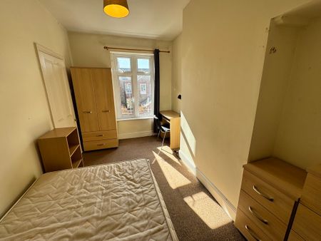 Willis Street, Heslington Road - P2068 - Photo 5