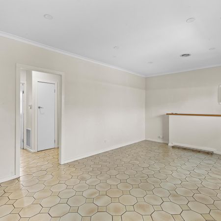 Spacious Family Home in Fawkner - Photo 4