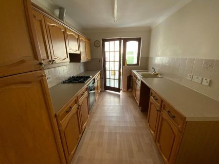 3 bedroom bungalow to rent - Photo 4