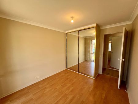 Cosy Three Bedroom Home with Generous Backyard - Photo 2