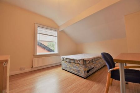 6 bedroom House in Headingley Avenue, Headingley - Photo 3