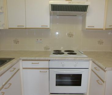 1 bedroom retirement property to rent - Photo 5