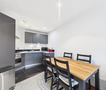 2 bedroom Flat To Let - Photo 1