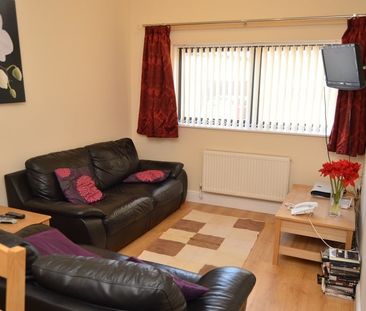 Room in a Shared House, Midford Grove, B15 - Photo 1