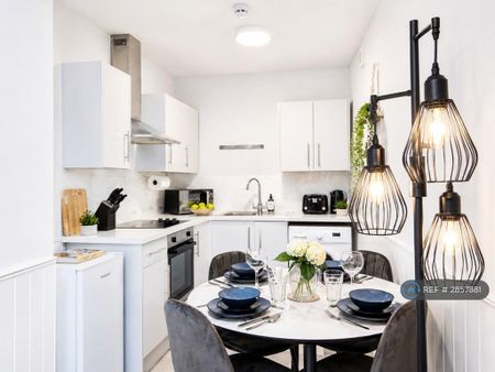 2 bedroom semi-detached house to rent - Photo 5