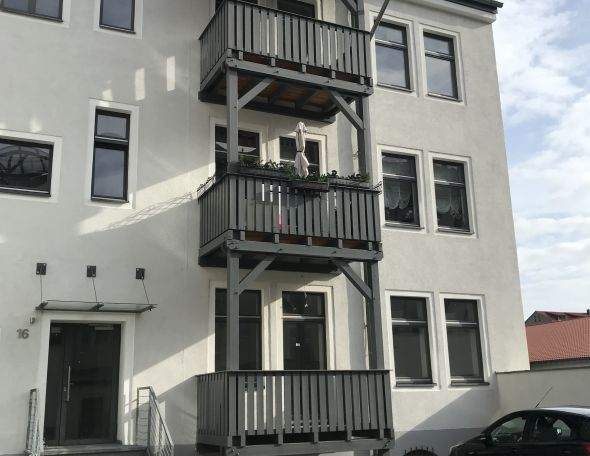 Hübsche 2-Zi-Whg. mit Balkon und Einbauküche im Hinterhaus in Meißen. - Photo 1