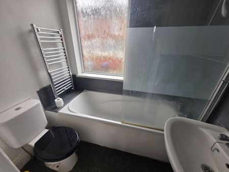 2 bedroom terraced house to rent - Photo 2