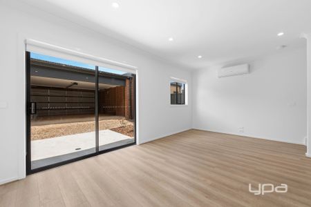 MODERN TOWNHOME LIVING IN A PRIME FRASER RISE LOCATION - Photo 2