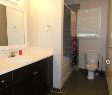 3 Bedroom Main Floor – Walking Distance to U of S - Photo 6