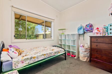 Stylish & Spacious Family Home with Rumpus & Workshop - Photo 3