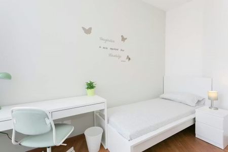 Via Gavirate, Milan, Lombardy 20148 - Photo 2