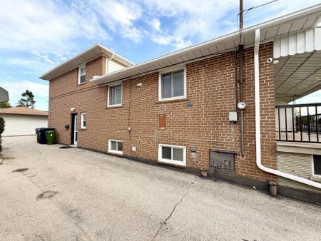 For Lease - 49 Howbert Drive Unit# Ground Floor & Basement, Toronto, Ontario - Photo 3