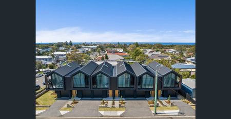 Brand New Stunning Terrace - Photo 3