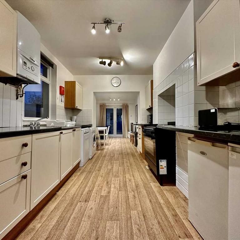 4 bedroom house to rent - Photo 1