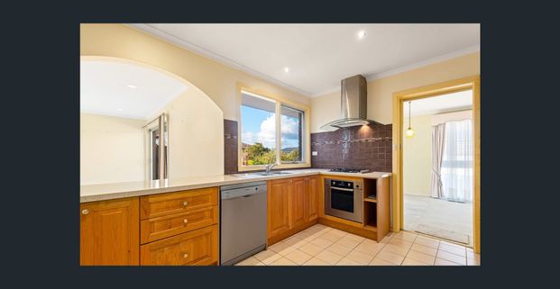 Spacious Four Bedroom Family Home! - Photo 1