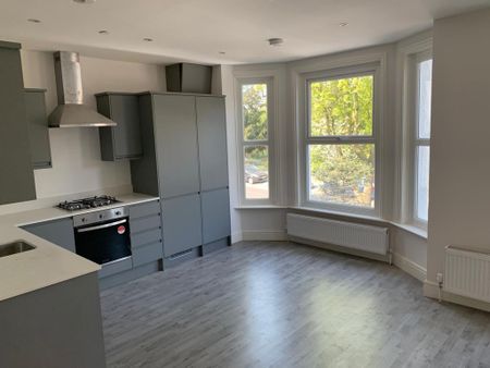 2 Bed Flat, Gap Road, SW19 - Photo 2