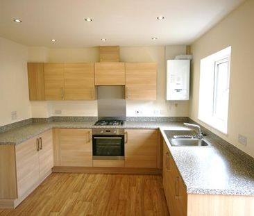 3 bedroom semi-detached house to rent - Photo 2