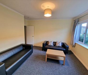 4 bedroom end of terrace house to rent - Photo 2