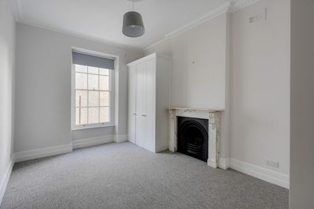 3 Bed Flat - Photo 5