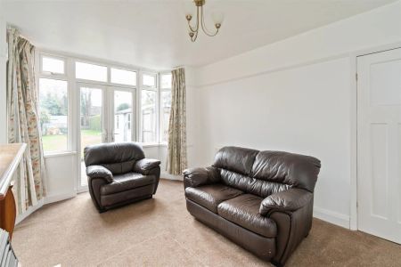 3 bed semi-detached house to rent in Moreton Road, Shirley, Solihull - Photo 3