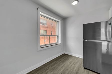 For Lease - 896 Eglinton Avenue Unit# 113, Toronto, Ontario - Photo 4