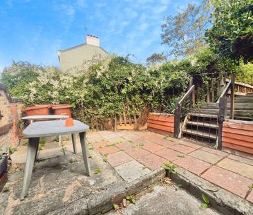 Meesons Lane, Grays, RM17 - Photo 1