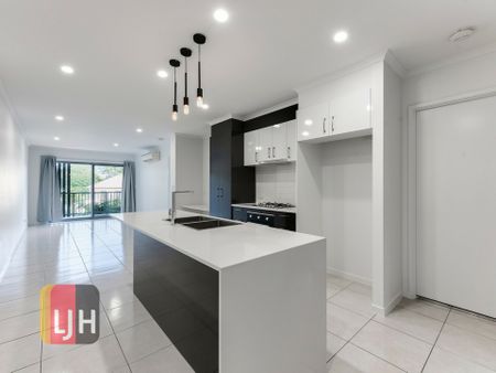 2 BEDROOM UNIT WITH LIFT ACCESS IN EXCELLENT LOCATION - Photo 3