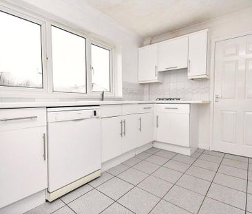 4 bedroom bungalow to rent - Photo 3