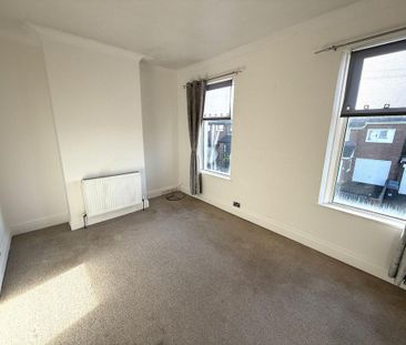 2 bedroom end of terrace house to rent - Photo 4