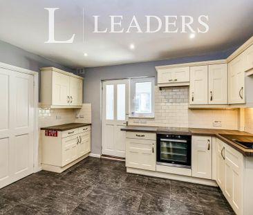 4 bedroom semi-detached house to rent - Photo 2