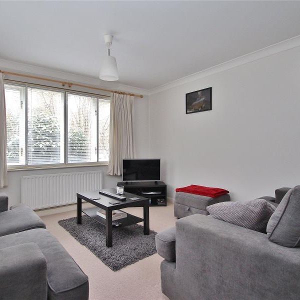 2 bedroom ground floor flat to rent - Photo 1