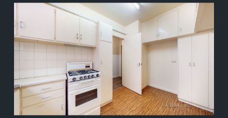 2 Bedroom Apartment with Car Park - Photo 3