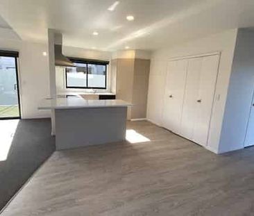 City Living with an Easy Commute! - Photo 5