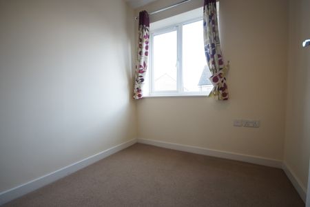 3 bedroom Semi-Detached House to let - Photo 3