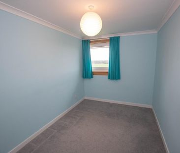 4 bedroom detached house to rent - Photo 4