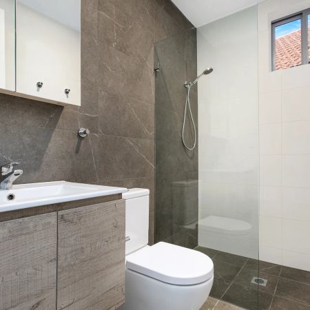 AIR- CONDITIONED MODERN STUDIO APARTMENT WITH PARK VIEWS - Photo 4