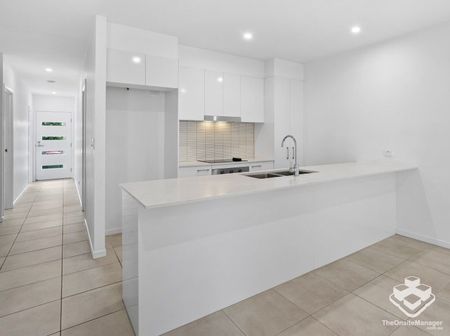 Modern 3-Bedroom Home Opposite Ridge View Park - Photo 4