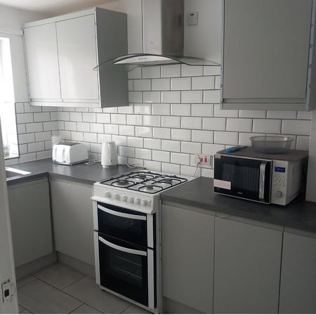 Room in a Shared House, Priory Street, E3 - Photo 4