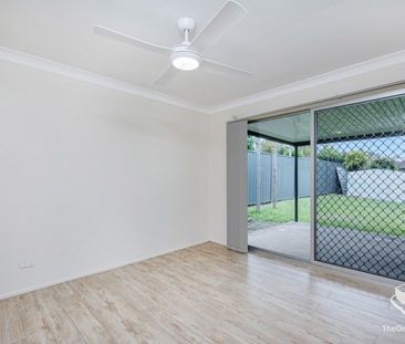 4 Bedroom Pet Friendly House in Central Springwood - Photo 1