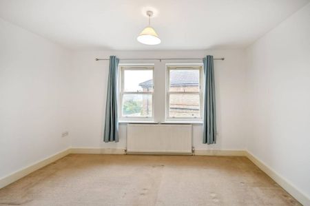 3 bedroom mews to rent - Photo 2