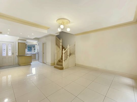 Split Level 2 Bedroom Unit! - Photo 1