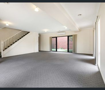 Spacious Family Home - Photo 6