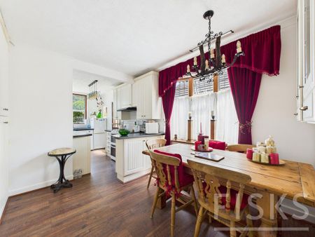 3 bedroom semi-detached house to rent - Photo 3