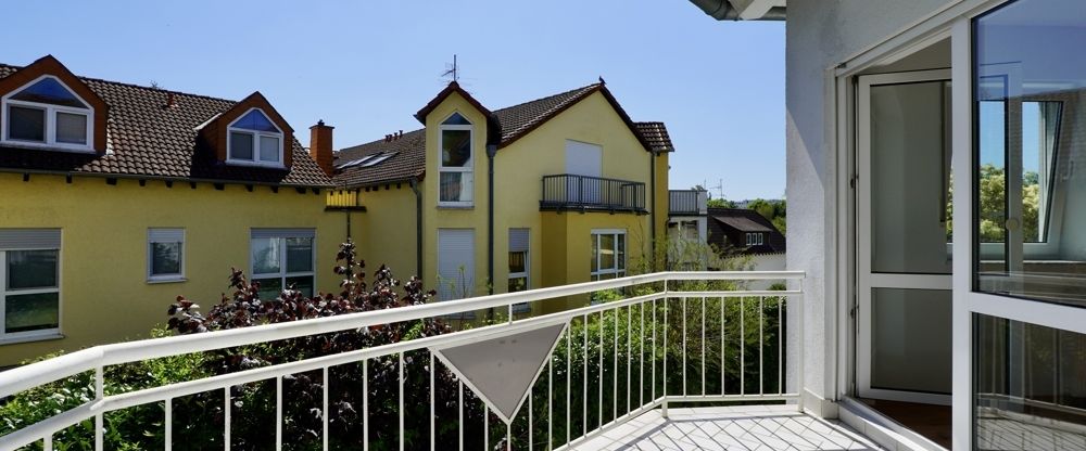 Sehr gepflegte und modernisierte zwei Zimmer Wohnung mit großem Sonnenbalkon in ... - Foto 1